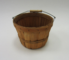 1/2 Peck Basket w/wire handles - 530